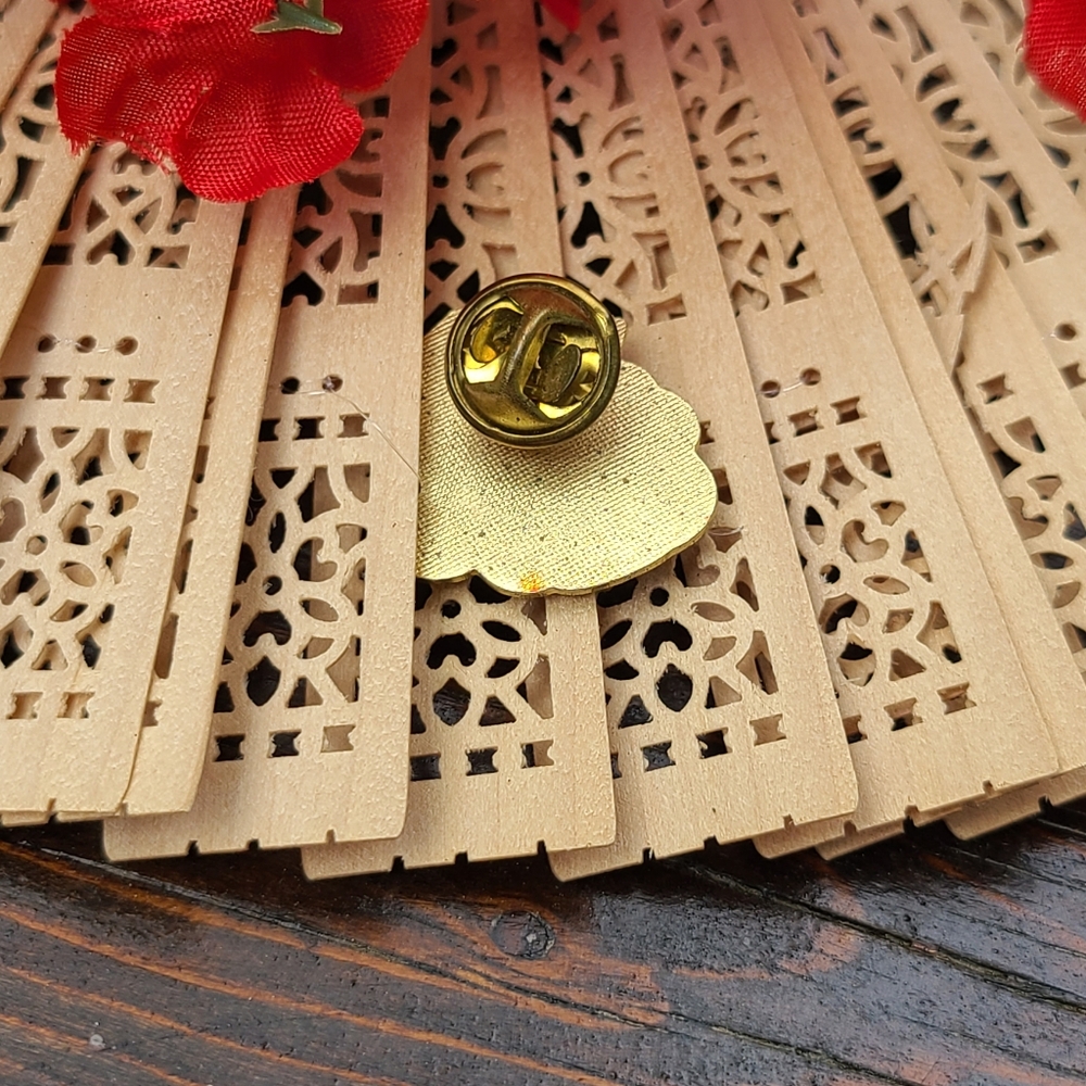 Unique Vintage Santa Claus Pin - Red and Gold - Picture 5 of 7